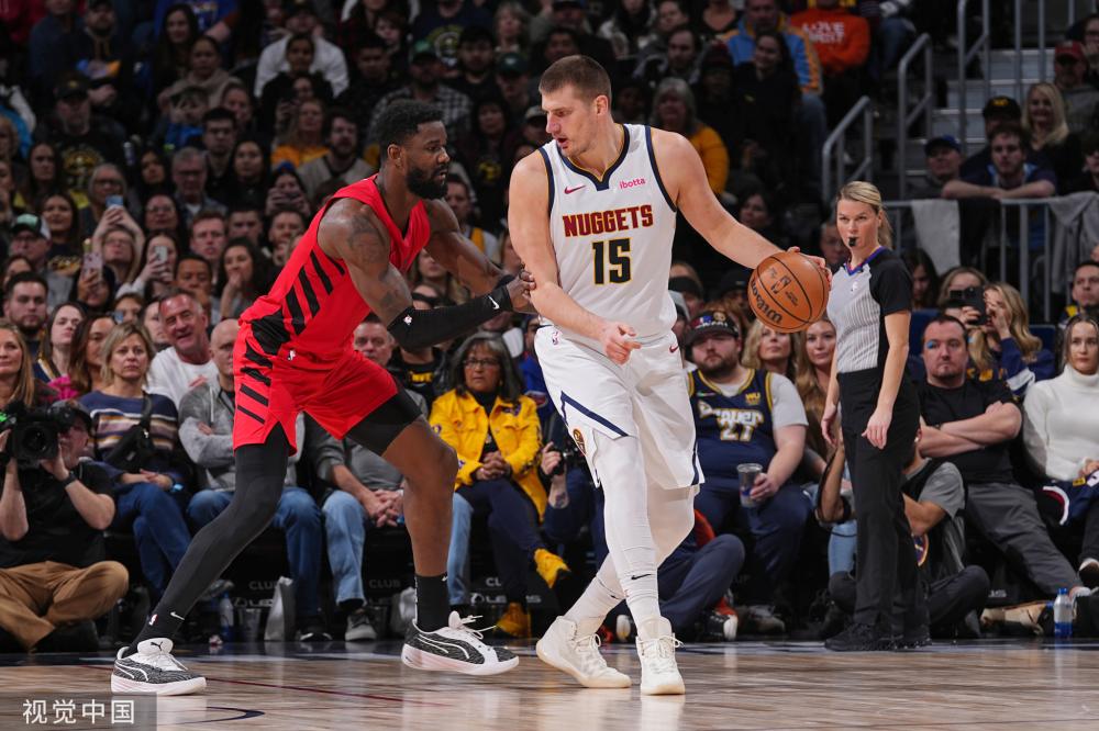 得以围绕他 得以围绕他